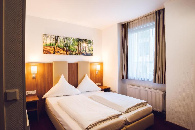 Hotel Domblick Garni - image 12