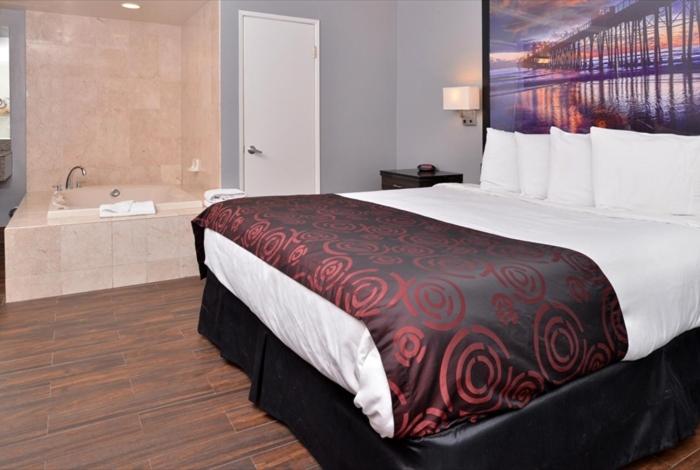 King Room with Spa Bath image 2