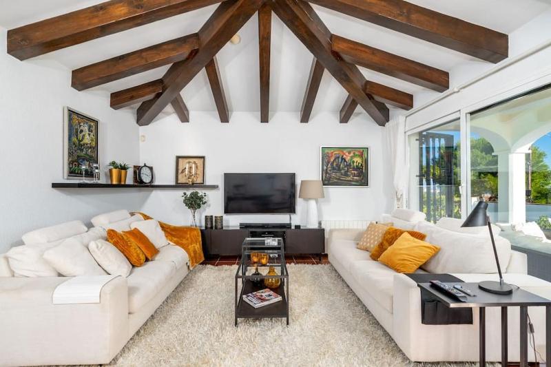 Urb Villa with pool by Costarentals- Ref 139 - image 31
