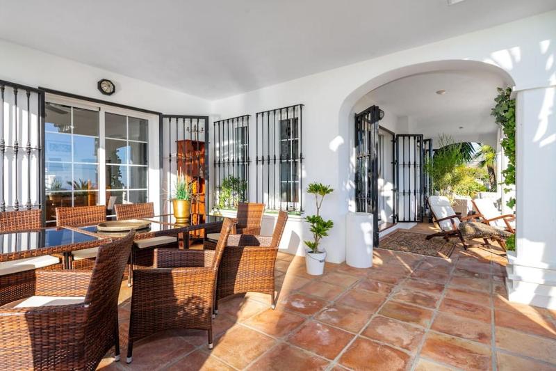 Urb Villa with pool by Costarentals- Ref 139 - image 7