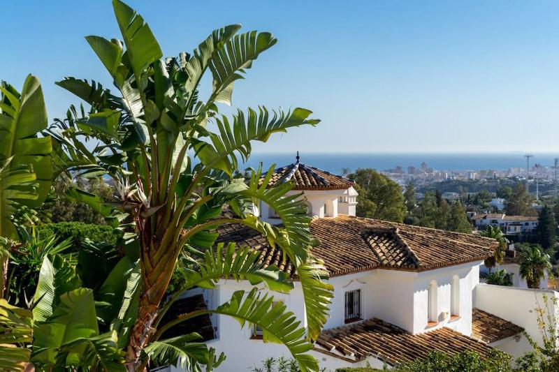 Urb Villa with pool by Costarentals- Ref 139 - image 11