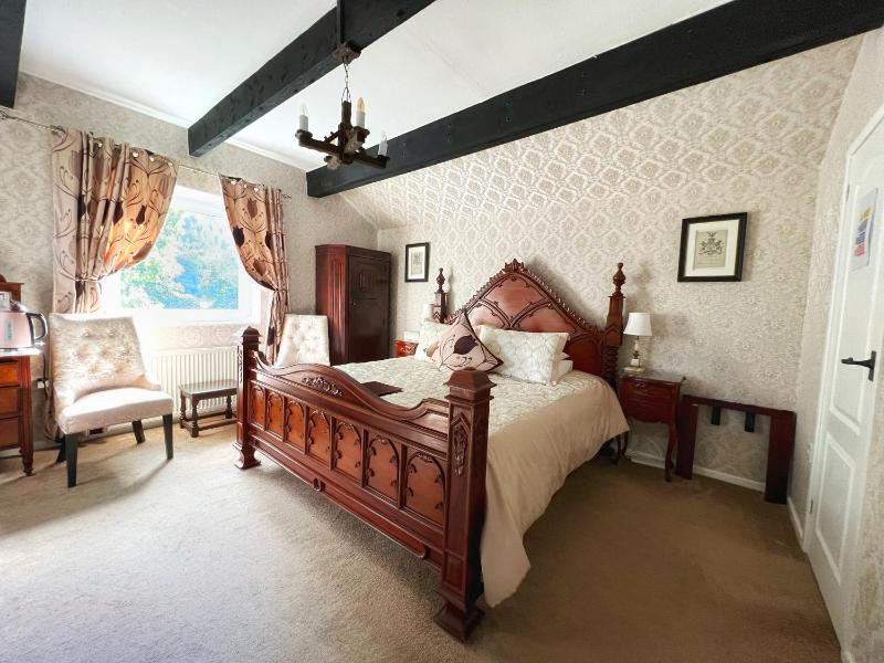 Luxury King Room image 4