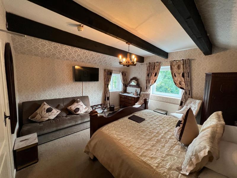 Luxury King Room image 2