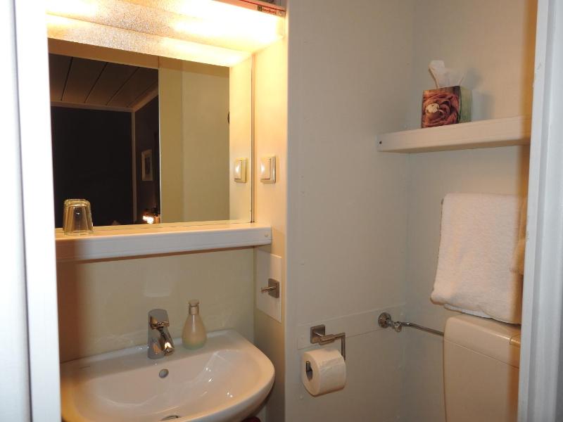 Twin Room image 2