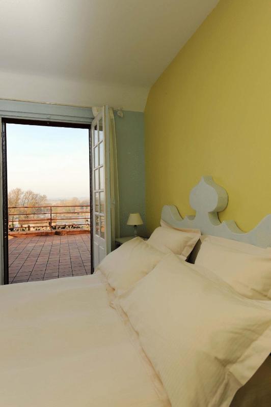 Standard Double Room with River View image 1