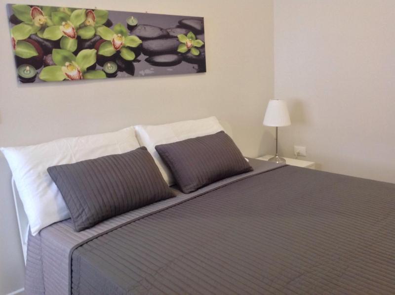 One-Bedroom Apartment image 4