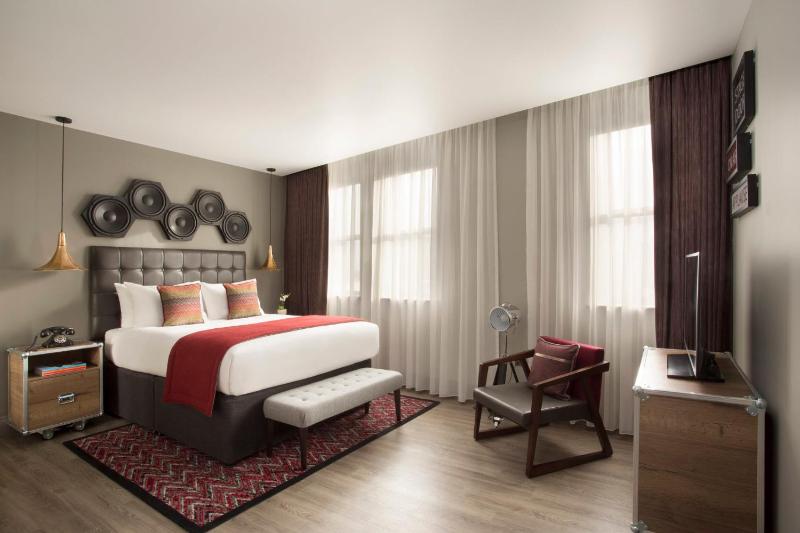 Standard Queen Room image 2