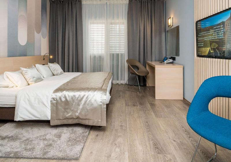 Double Room with Balcony and Sea View image 1
