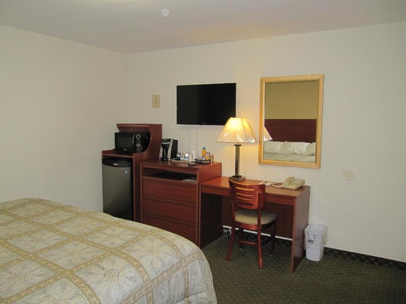 King Room - Non-Smoking image 2