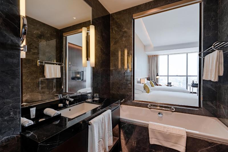 Johari Rotana - image 16