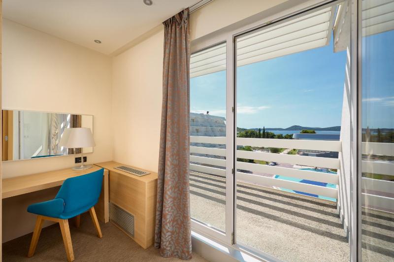 Family Suite with Sea View image 3