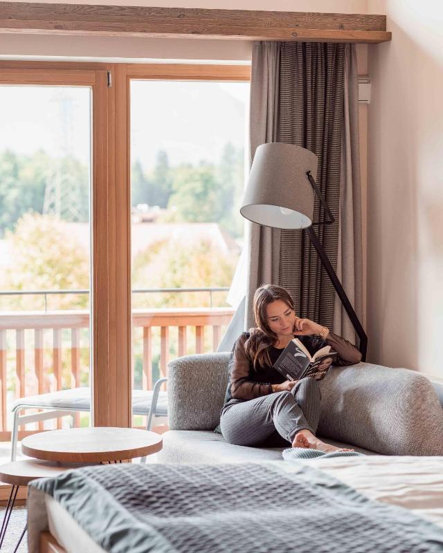 Superior Double Room Deluxe with Balcony image 2