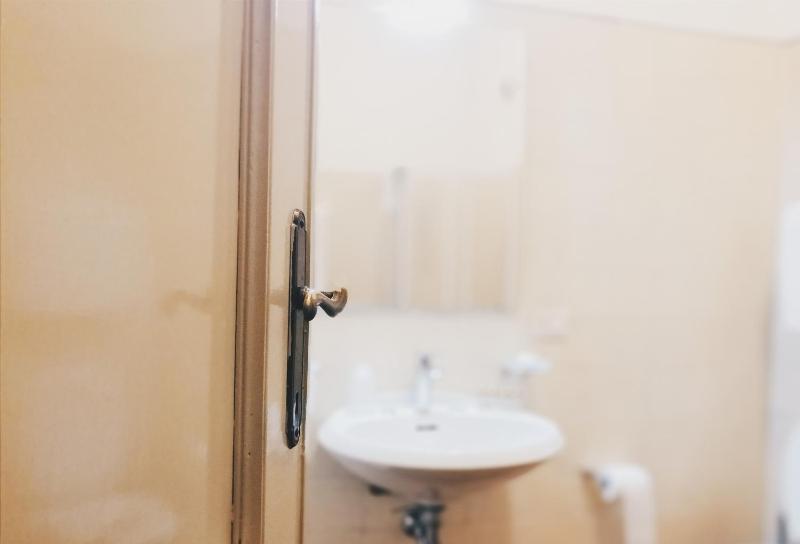 Double Room image 4