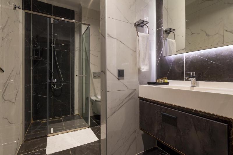 Junior Suite with Garden View image 3