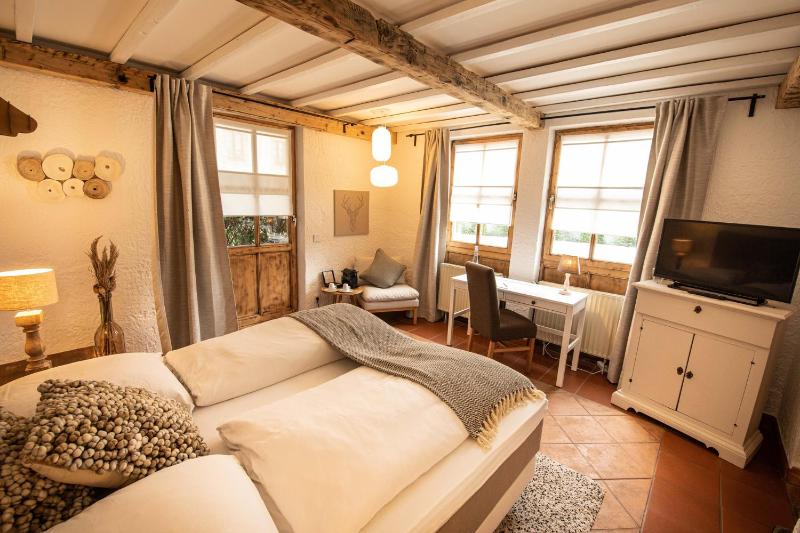 Double Room image 3