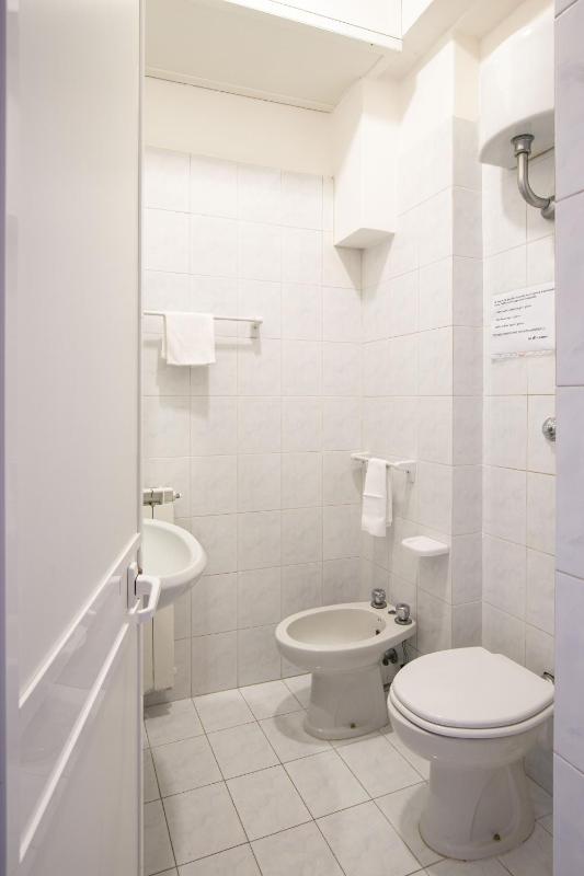 Standard Single Room image 3