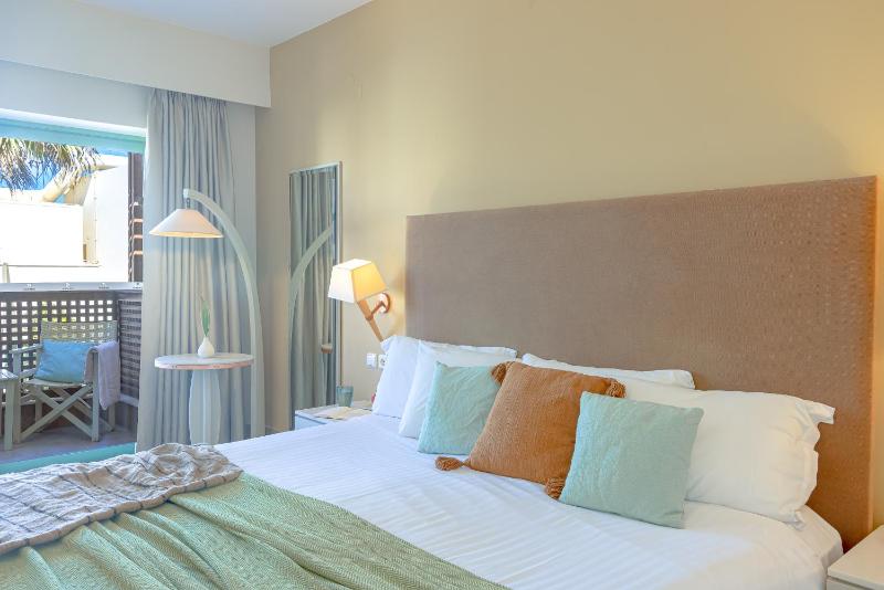 Standard Double Room with Garden View image 1