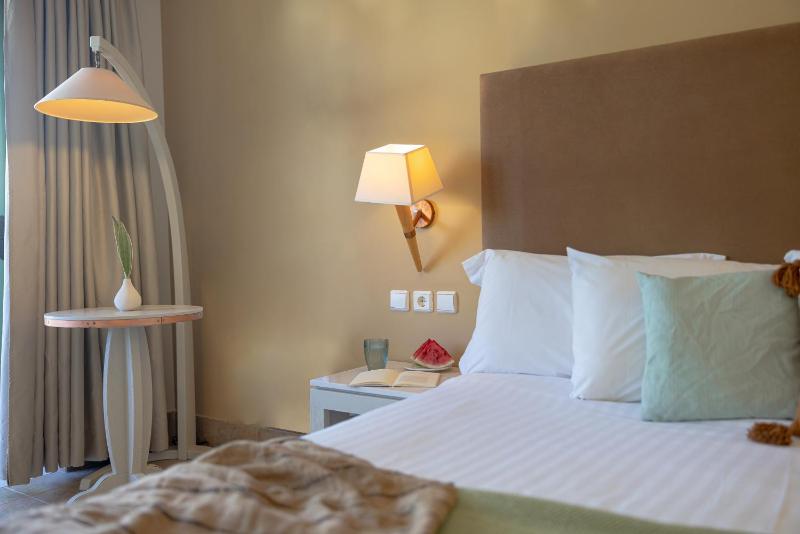 Standard Double Room with Garden View image 4