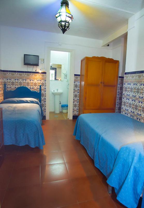 Triple Room with Private Bathroom image 2