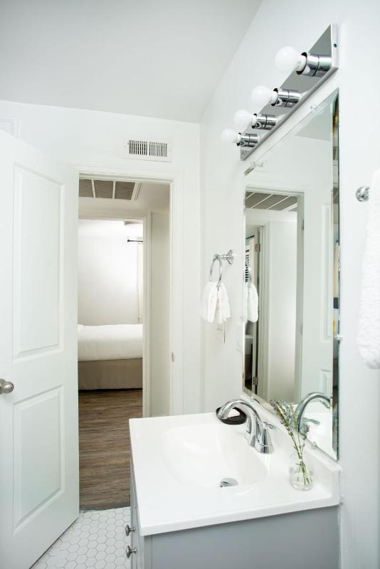 One-Bedroom Apartment image 4