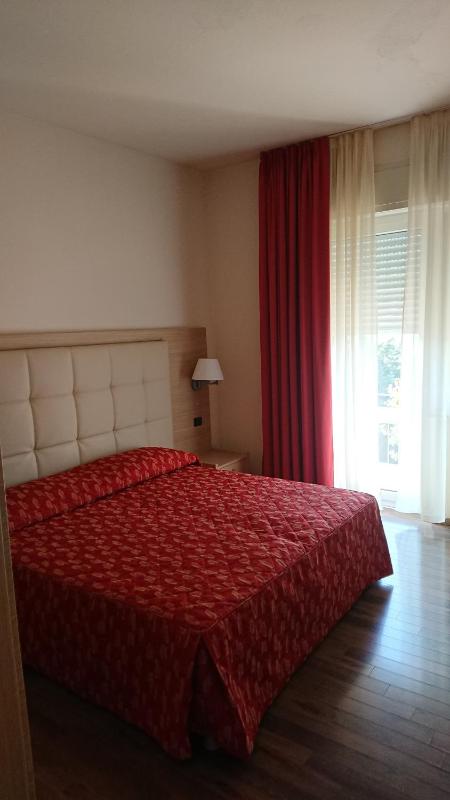 Double Room with Lake View image 4