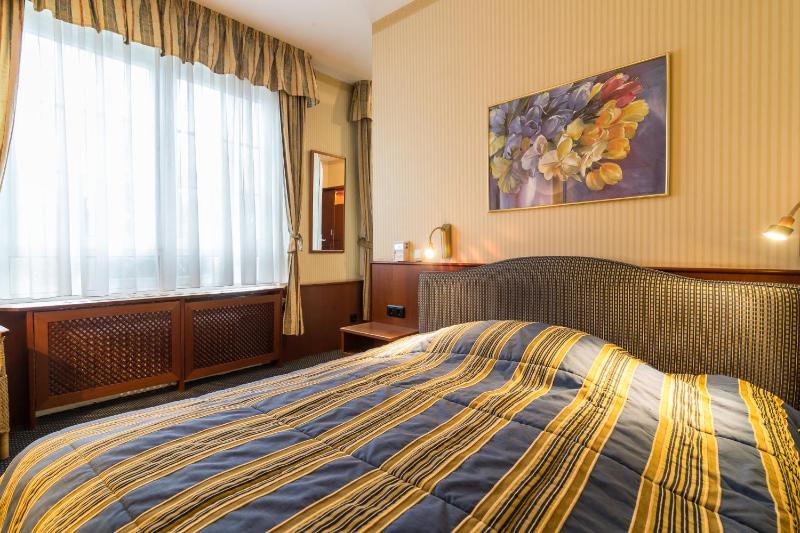 Double Room image 4