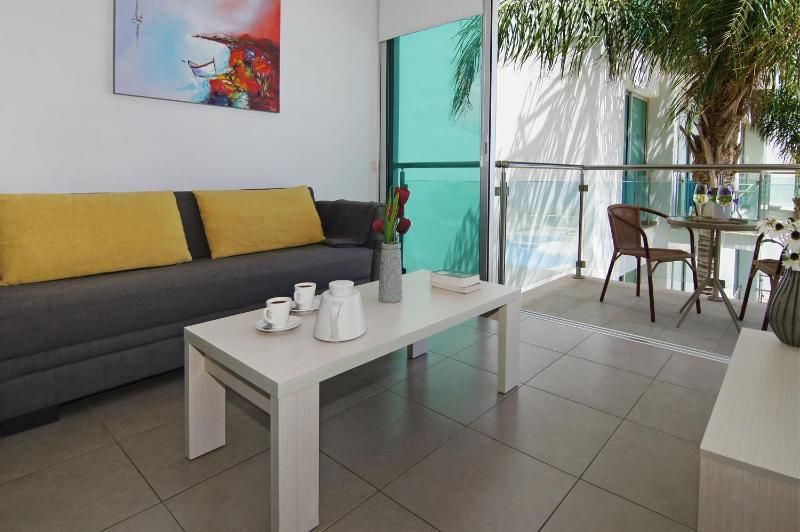 Niovi - Coralli Beachfront Apartment - image 3