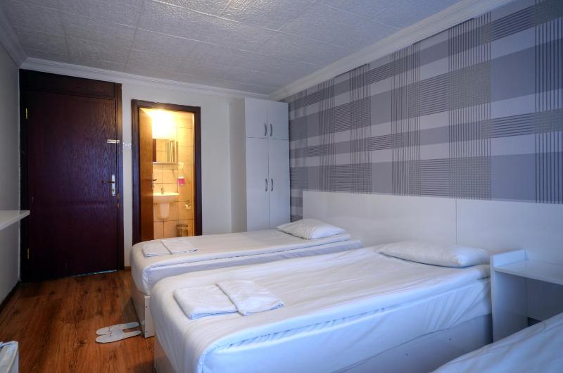 Standard Triple Room image 3