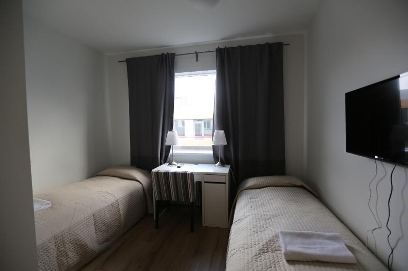 Twin Room with Private Bathroom image 4