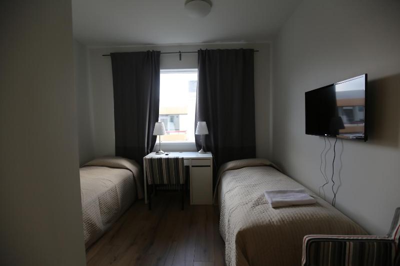 Twin Room with Private Bathroom image 3