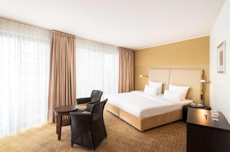 Executive Double Room with lateral river view image 1