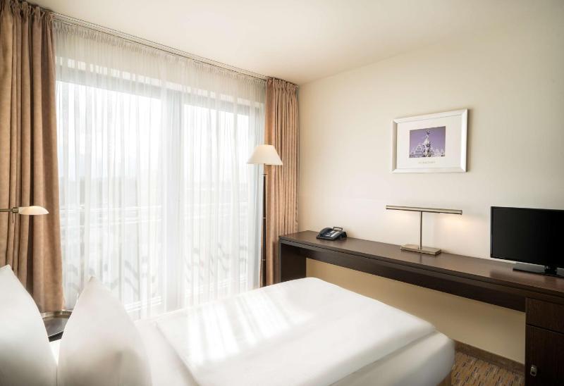 Single Room with Courtyard View image 1