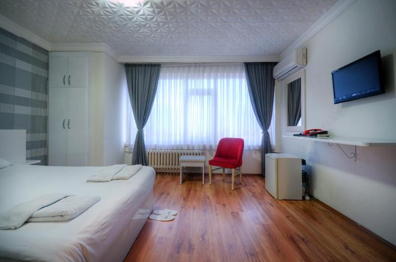 Standard Double Room image 2