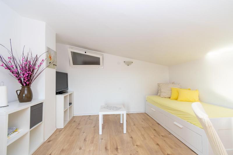 Two-Bedroom Apartment with Balcony and Sea View image 1