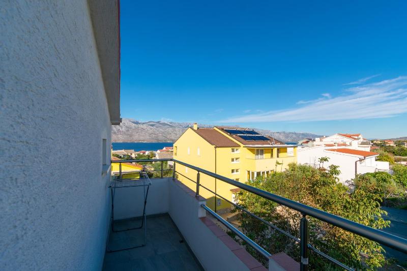 One-Bedroom Apartment with Balcony and Sea View image 4