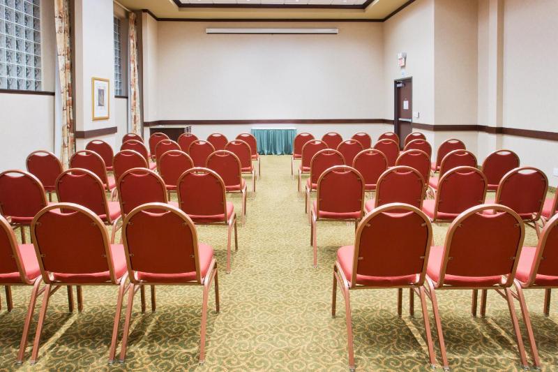 Holiday Inn Express Hotel & Suites Portland-Northwest Downtown By IHG - image 1