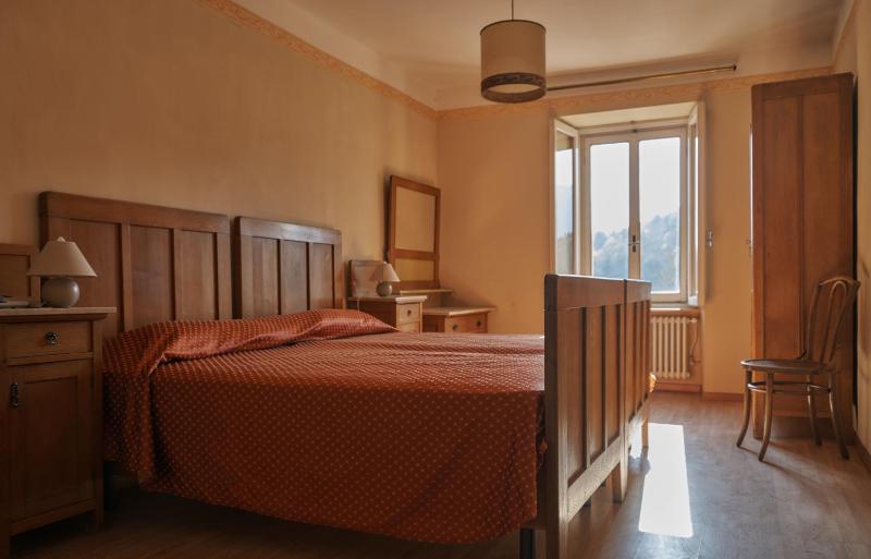 Standard Double Room image 4