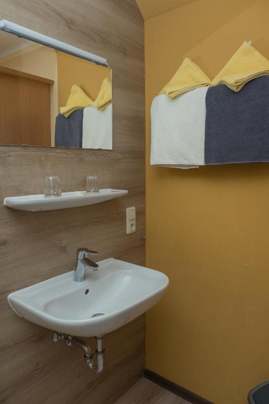 Standard Double Room image 3
