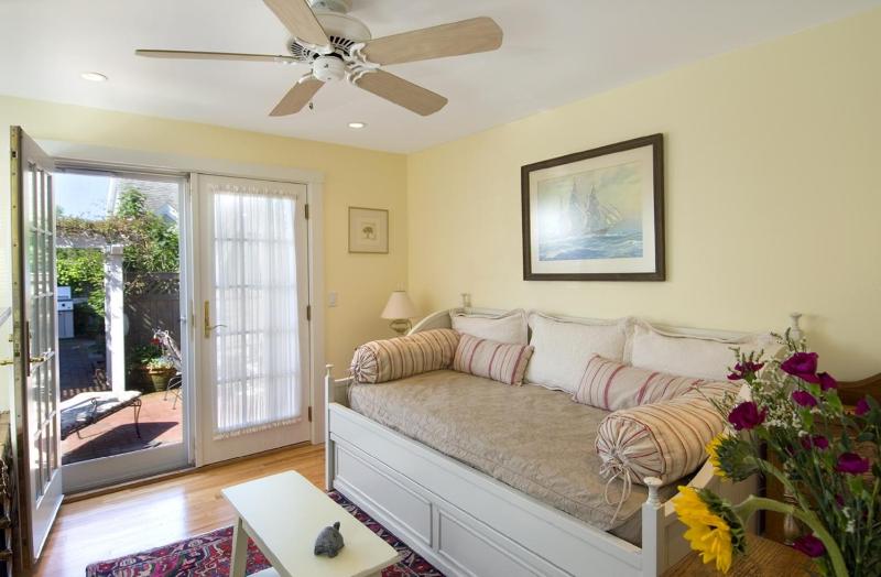 One-Bedroom Apartment image 4
