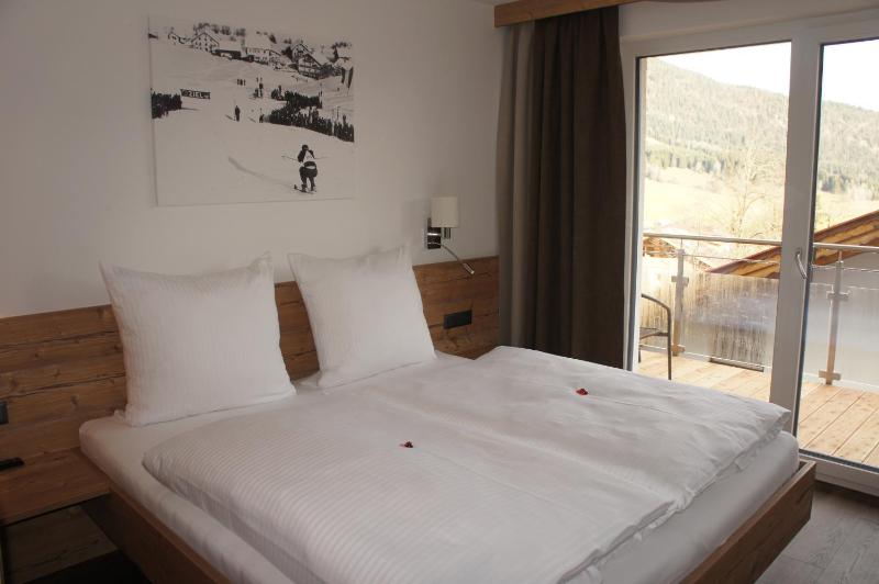 Comfort Two-Bedroom Apartment with Balcony image 3