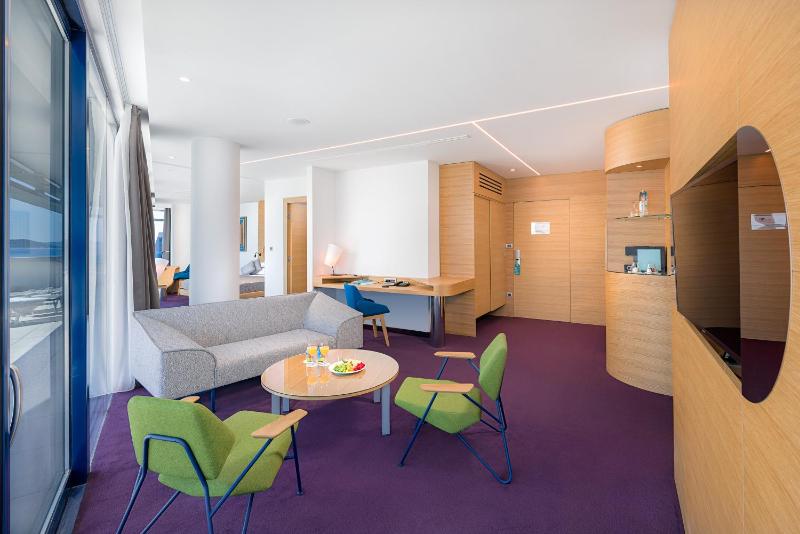 Grand Spa Suite with Sea View image 1