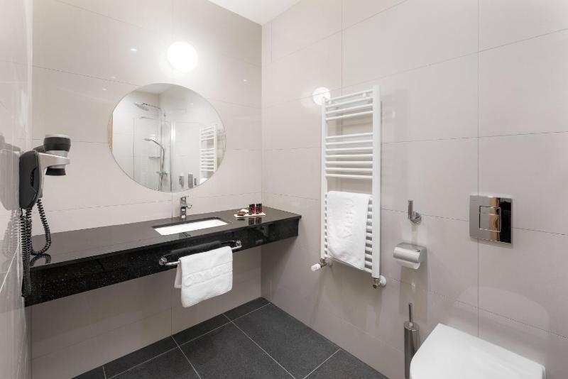 Standard Double or Twin Room with Park View, Without Balcony image 3