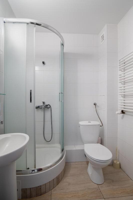 Twin Room image 2