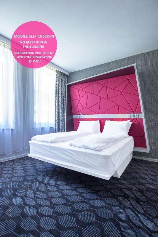 Double Room image 1