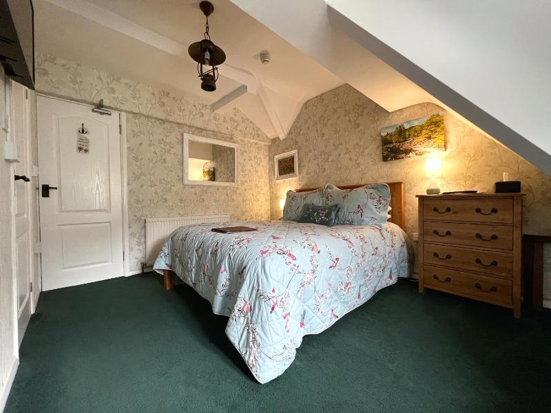 Standard Double Room image 3