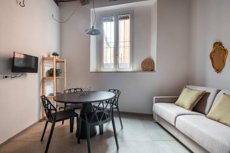 Studio Apartment image 1
