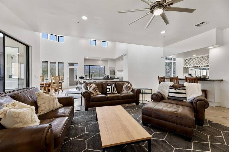 Foothills Home - image 24