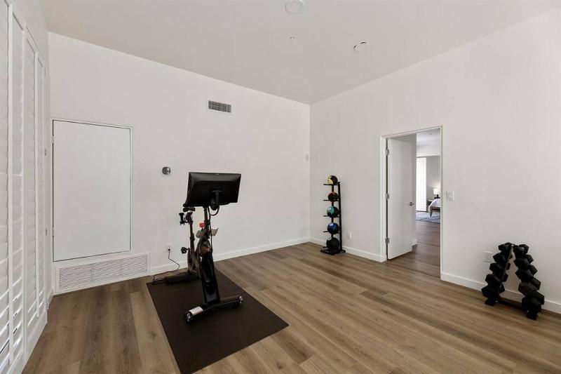 Foothills Home - image 41