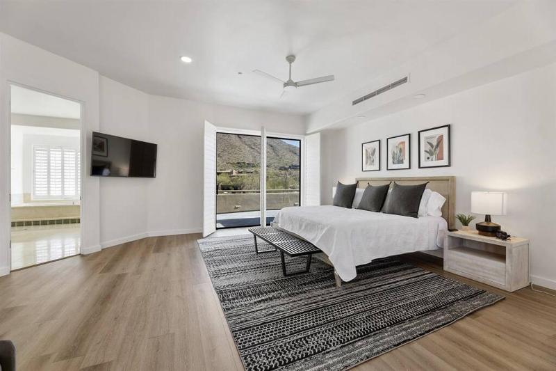 Foothills Home - image 30
