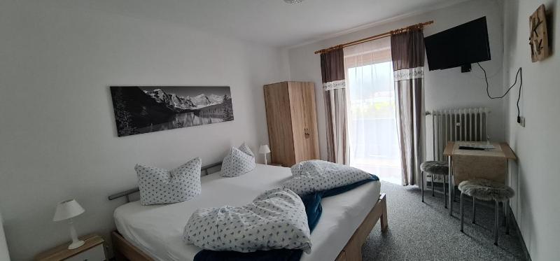 Budget Double Room image 4